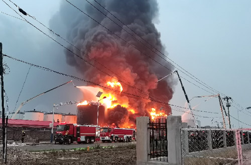 凯时娱乐压缩空气泡沫消防车救援广东省佛山市高明区火灾